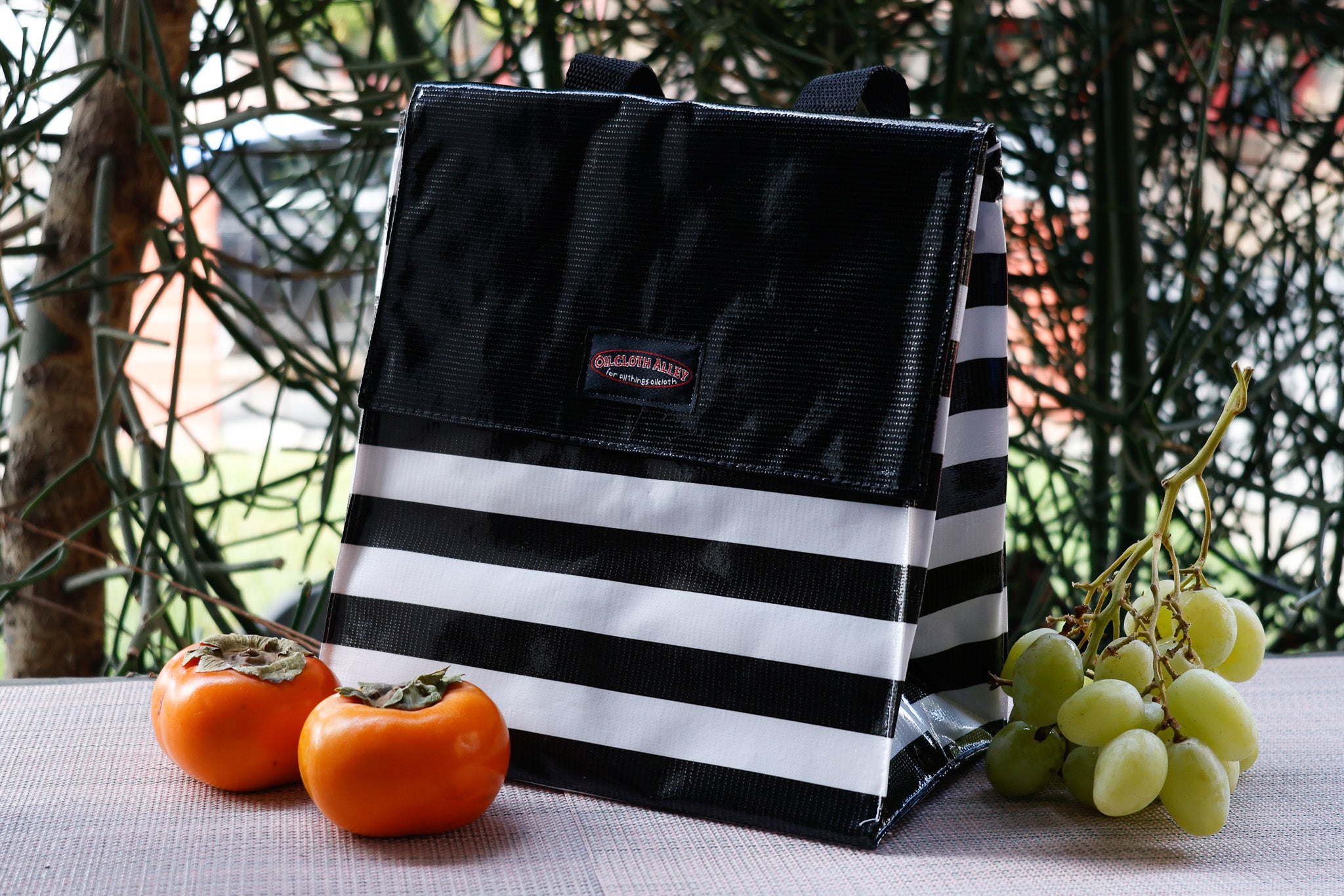 Black and white lunch bag shops