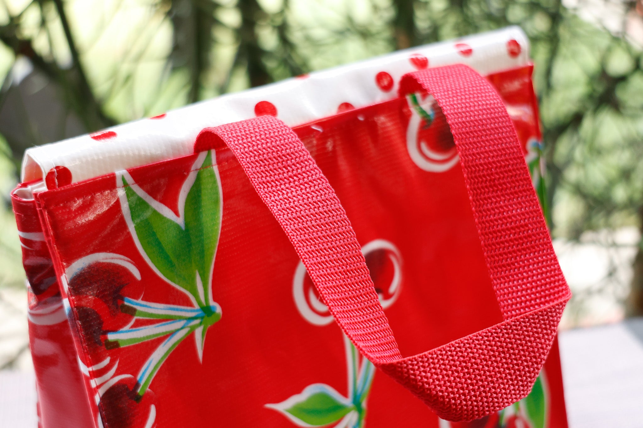 Oilcloth Insulated Lunch Bag Red Cherry