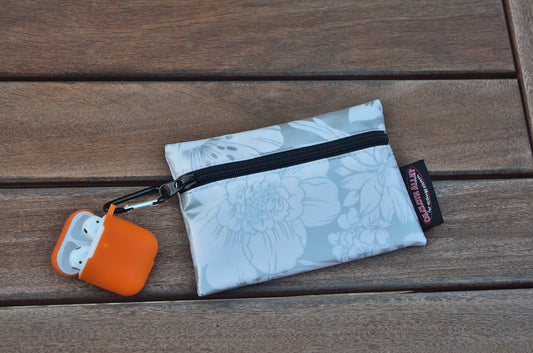 Small Oilcloth Lined Pouch - Silver Chantilly